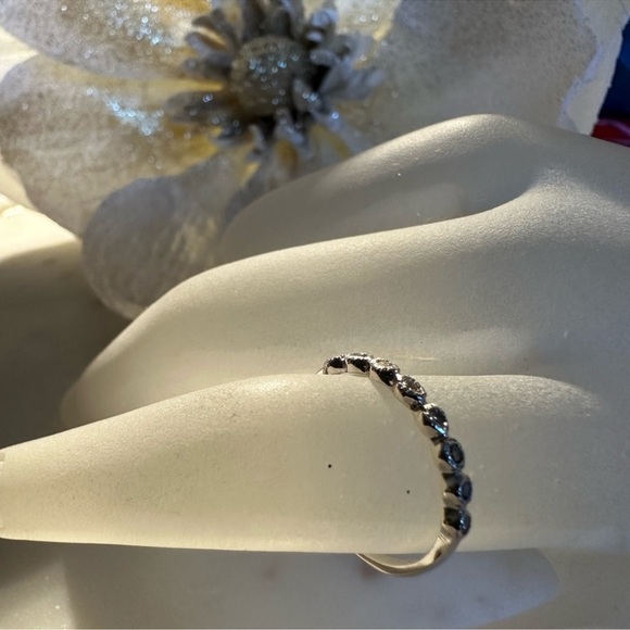 Authentic Diamond thin band (10kt) - Picture 4 of 9